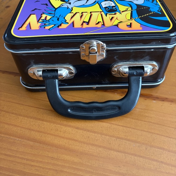 Retro Vintage Batman Tin Lunchbox - Picture 5 of 9